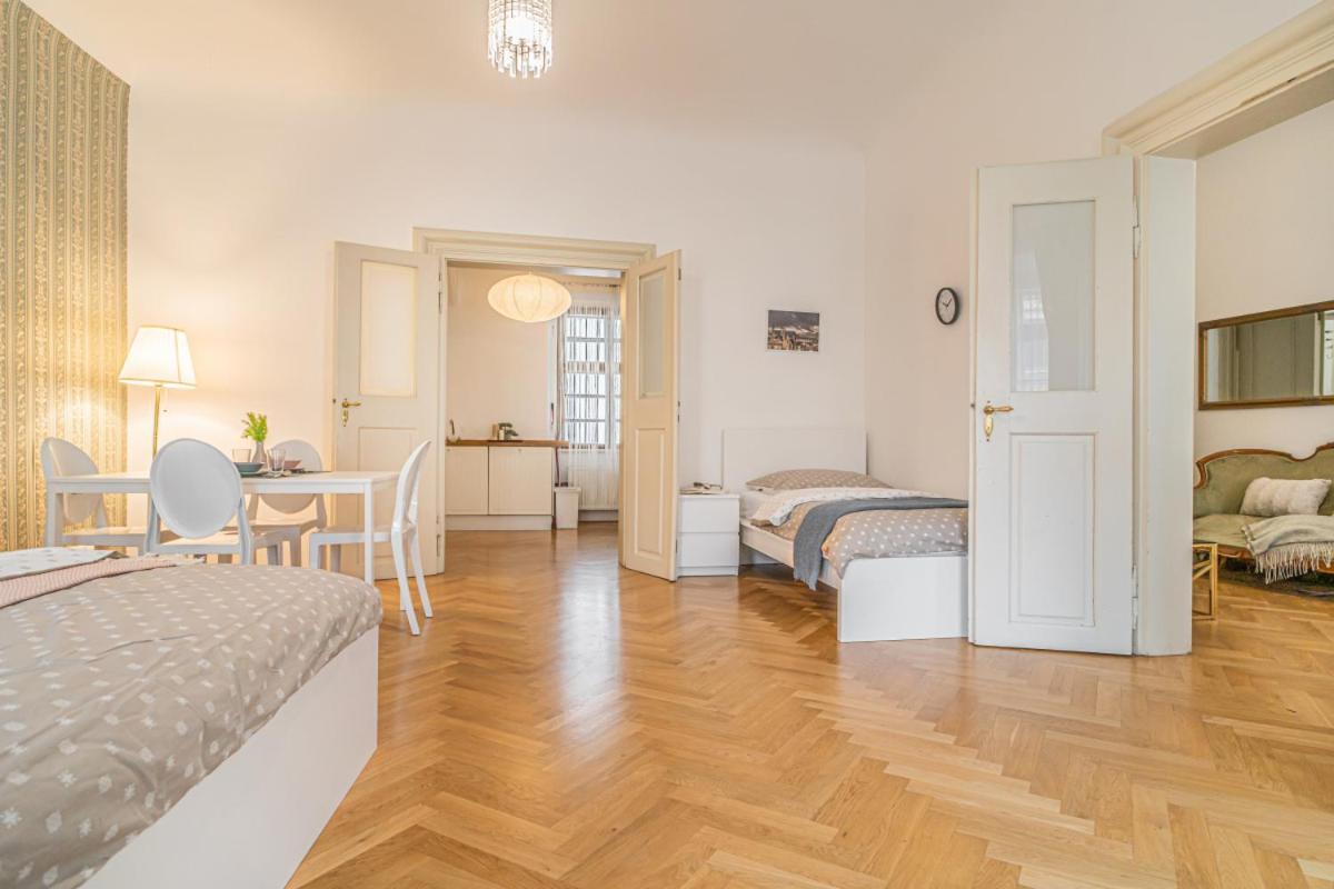 Bright & Spacious At Mala Strana, Charles Bridge 3 Min Of Walk Apartmán *