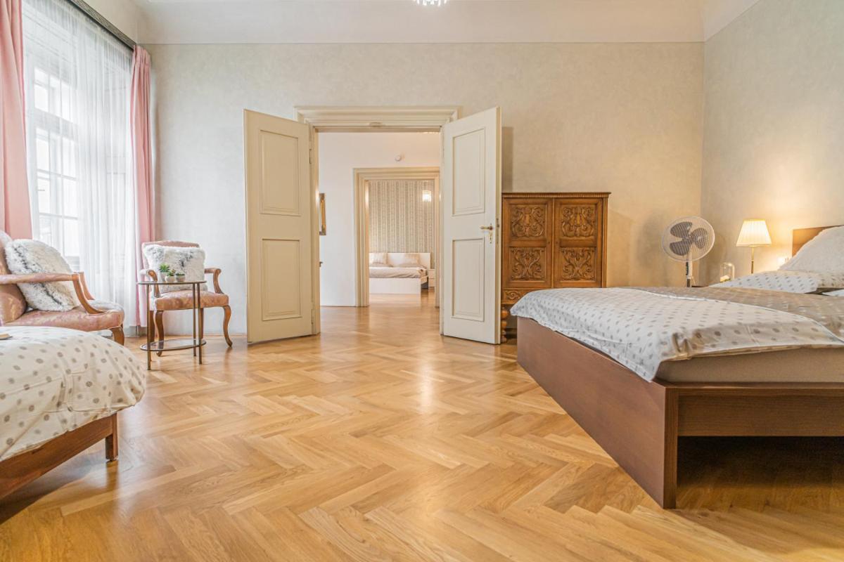 Bright & Spacious At Mala Strana, Charles Bridge 3 Min Of Walk Lejlighed *