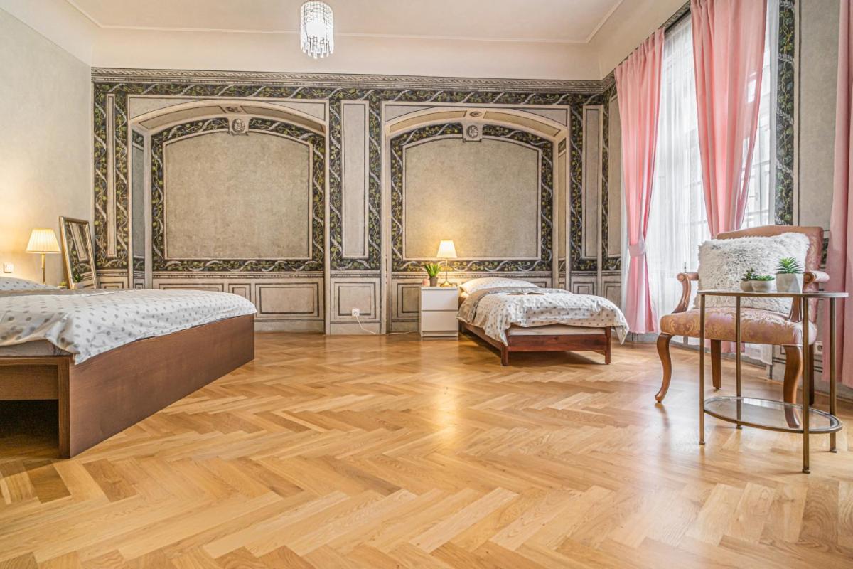 Bright & Spacious At Mala Strana, Charles Bridge 3 Min Of Walk Apartmán
