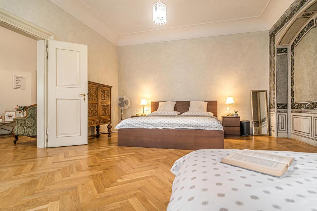 Apartmán Bright & Spacious At Mala Strana, Charles Bridge 3 Min Of Walk *