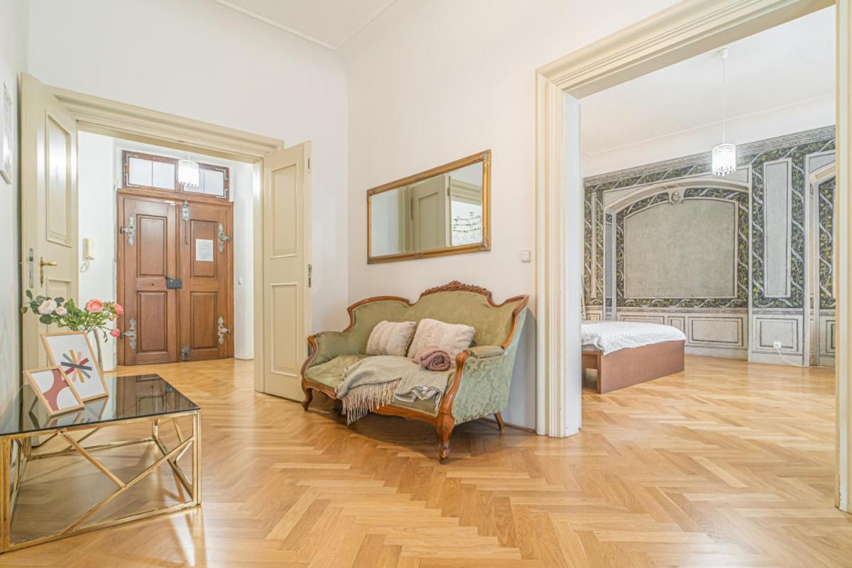 Apartmán Bright & Spacious At Mala Strana, Charles Bridge 3 Min Of Walk Praha