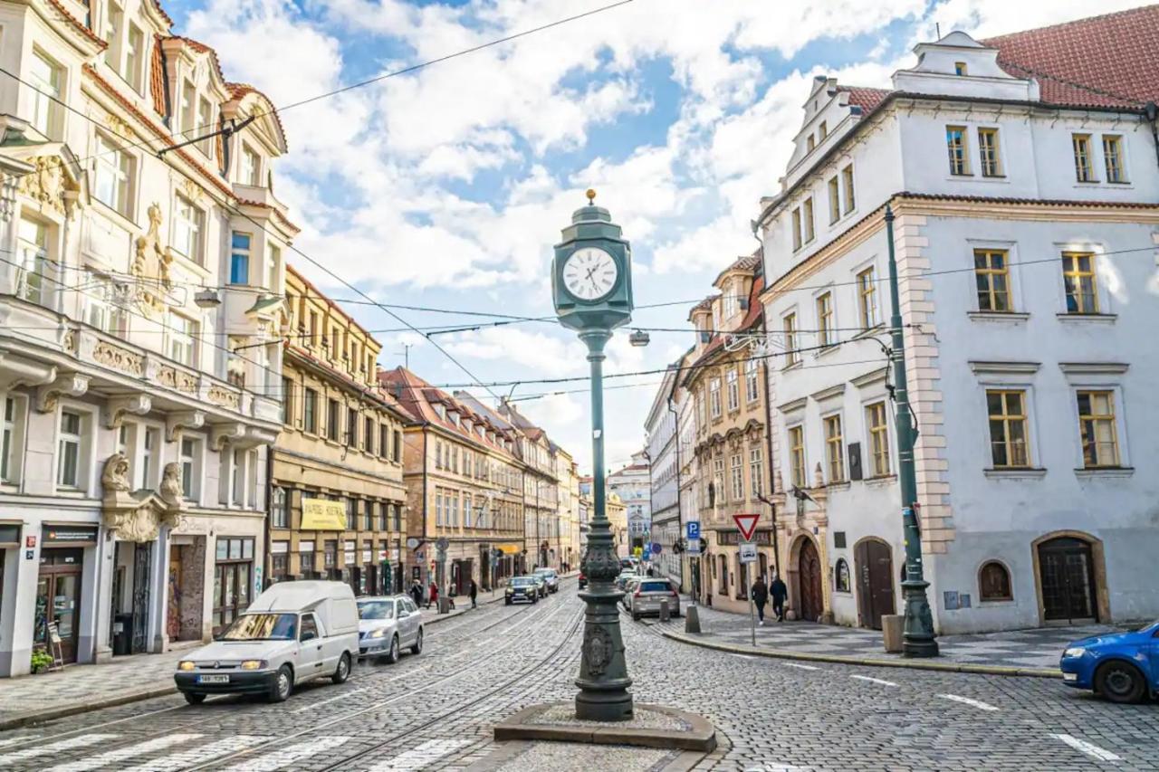 Bright & Spacious At Mala Strana, Charles Bridge 3 Min Of Walk Praha
