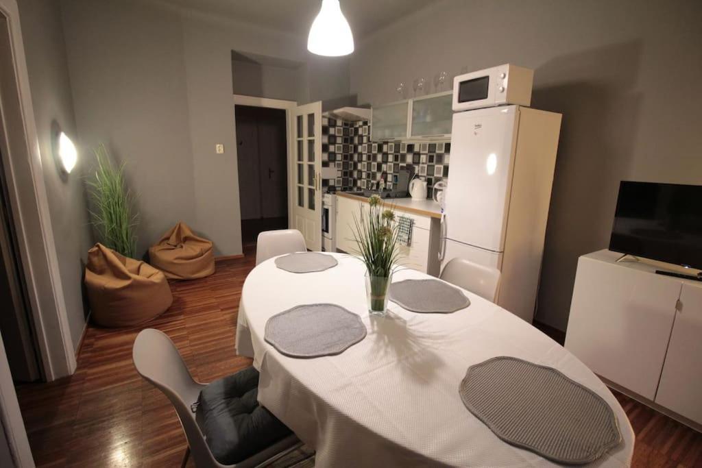 2 Bedrooms Close Vysehrad - Congress Centrum Apartment *