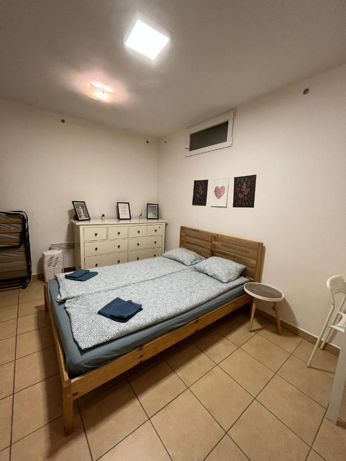 Basement Flat In The City Center!! *