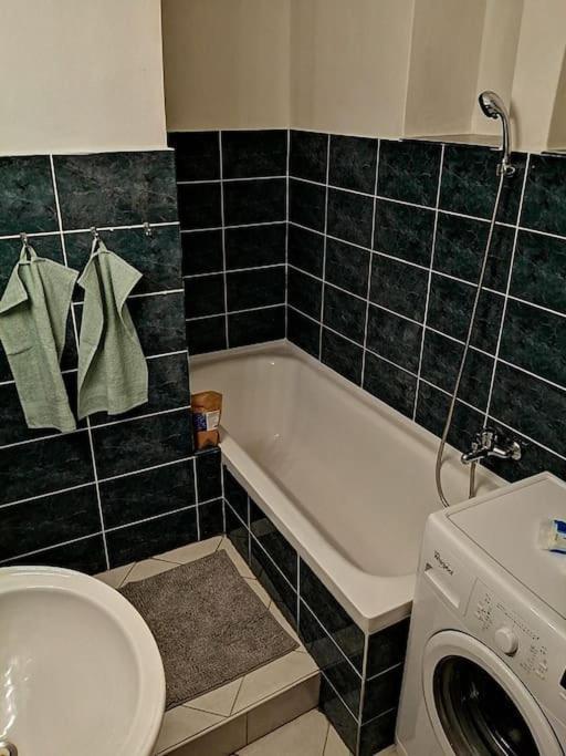 2 Bedrooms Close Vysehrad - Congress Centrum Apartment *