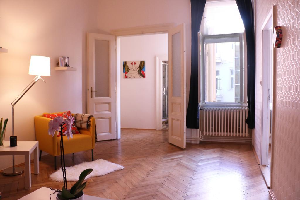 Charming Apt W Balcony Old Town Lägenhet *