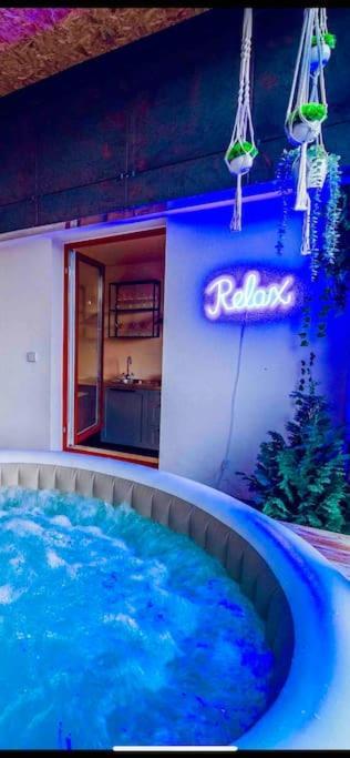 Apartment Lovely 3bd - Rooftop - Jacuzzi&sauna Prag