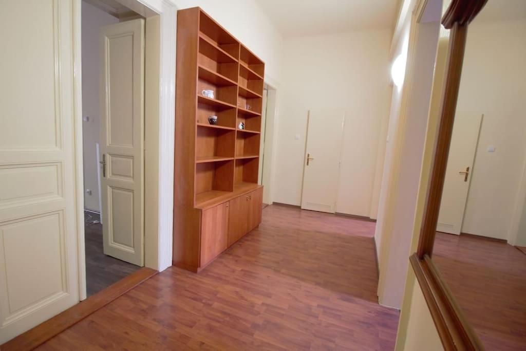 Apartment Comfort 2bedrooms Quite Place!-vinohrady *