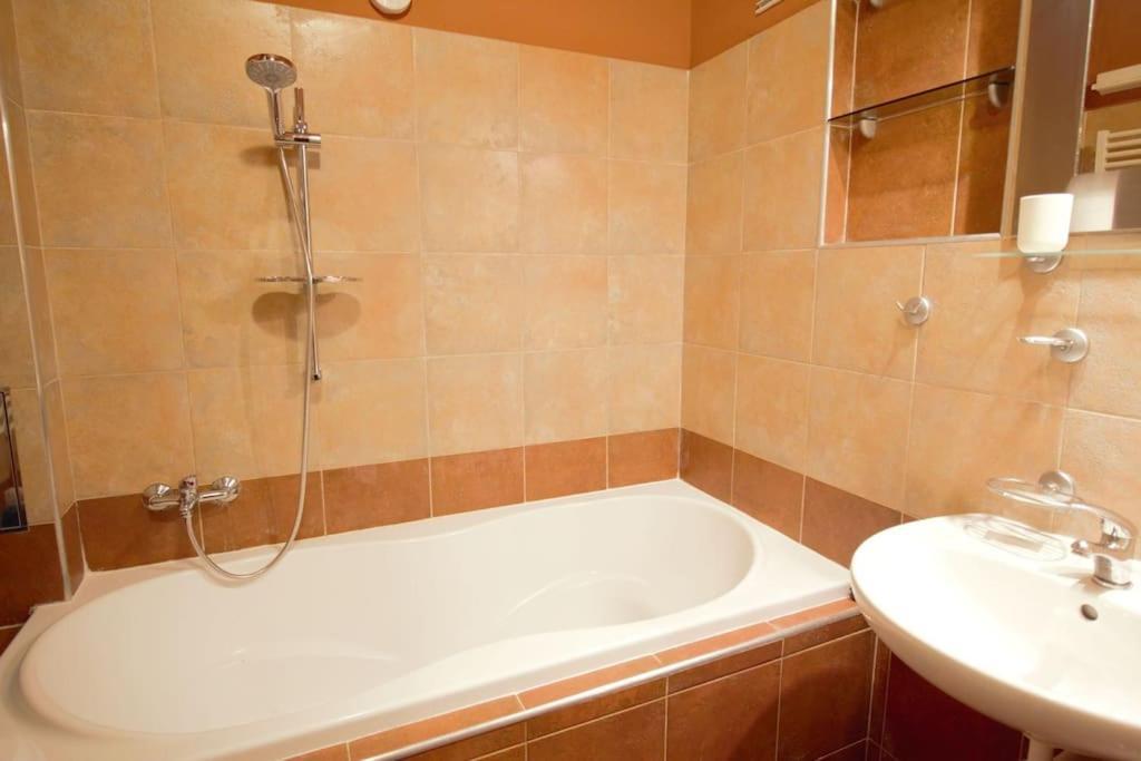 Comfort 2bedrooms Quite Place!-vinohrady Prag