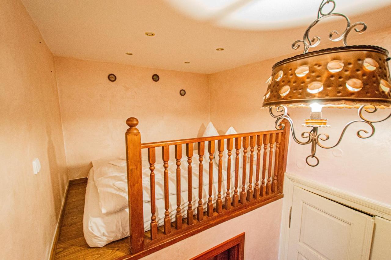 Astronomical Clock By Ruterra Apartment