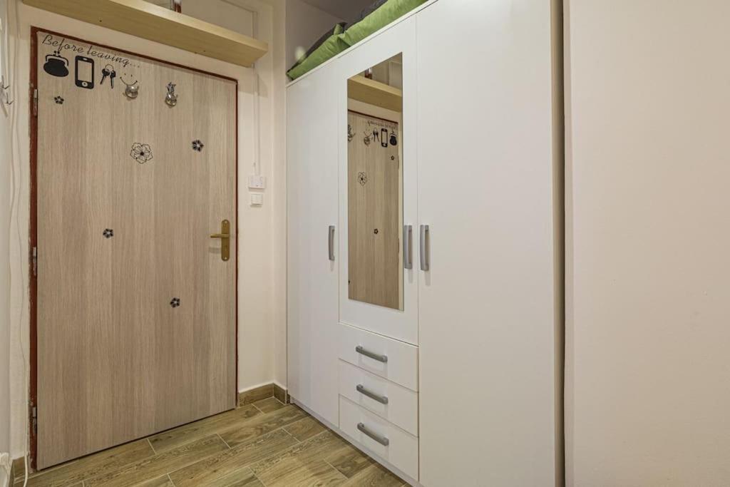 Cozy Basement Flat, Skyshowtime, 3 Minutes To Center Apartment