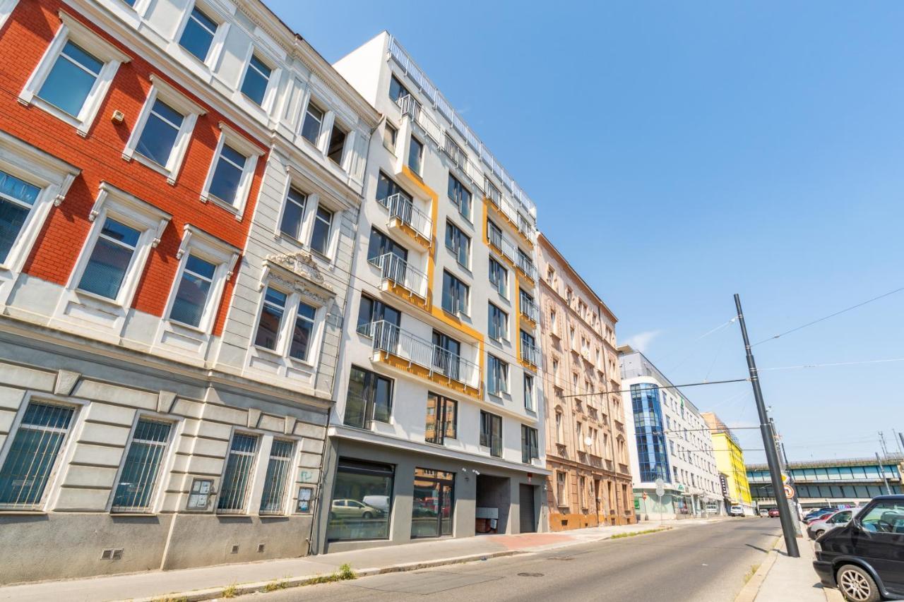 Brand New Two #26 With Free Secure Parking Close To Center
