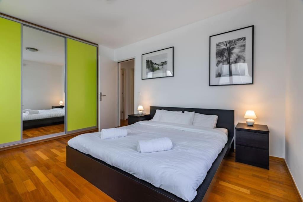 Apartment Modern Spacious Flat With A Terrace And A Parking Prague