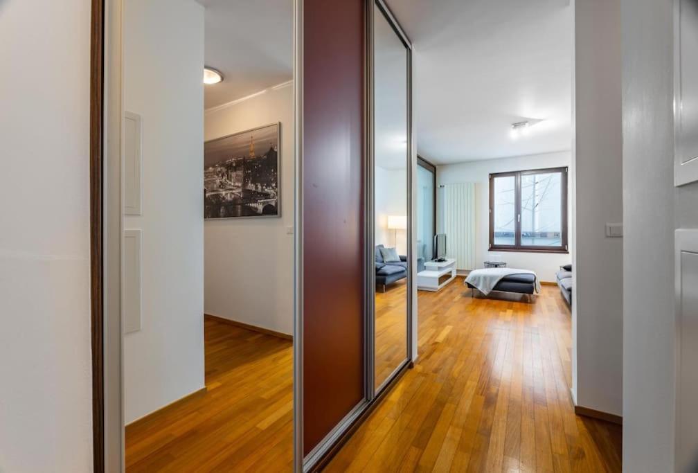 Apartment Modern Spacious Flat With A Terrace And A Parking