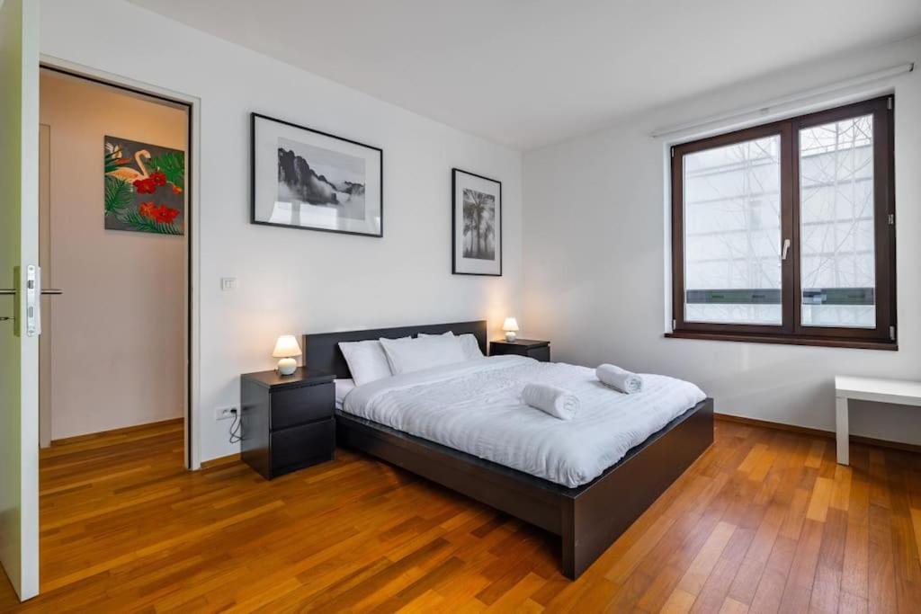 Modern Spacious Flat With A Terrace And A Parking Prague