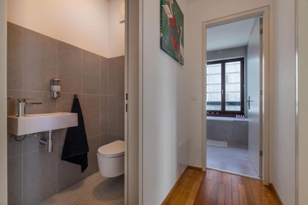Apartment Modern Spacious Flat With A Terrace And A Parking