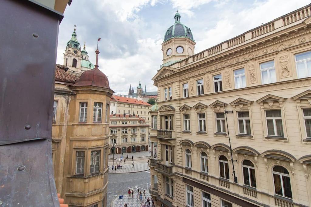 Charles Bridge Tower / Castle View Prag