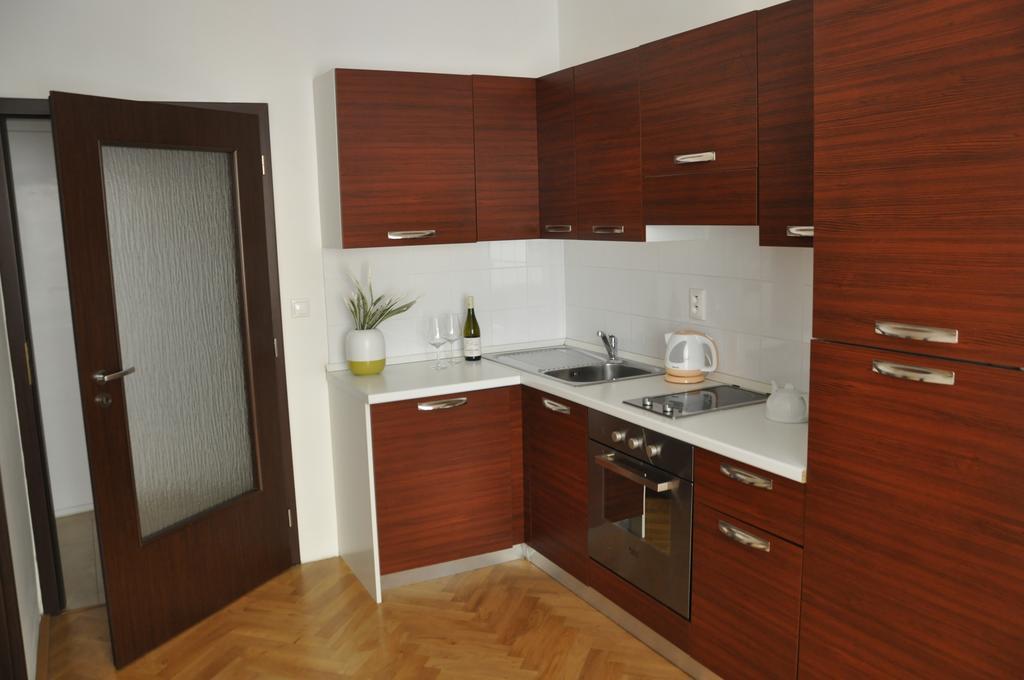 Apartment Metropolis *