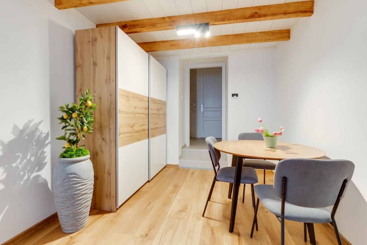 Dream Duplex On Riverside *