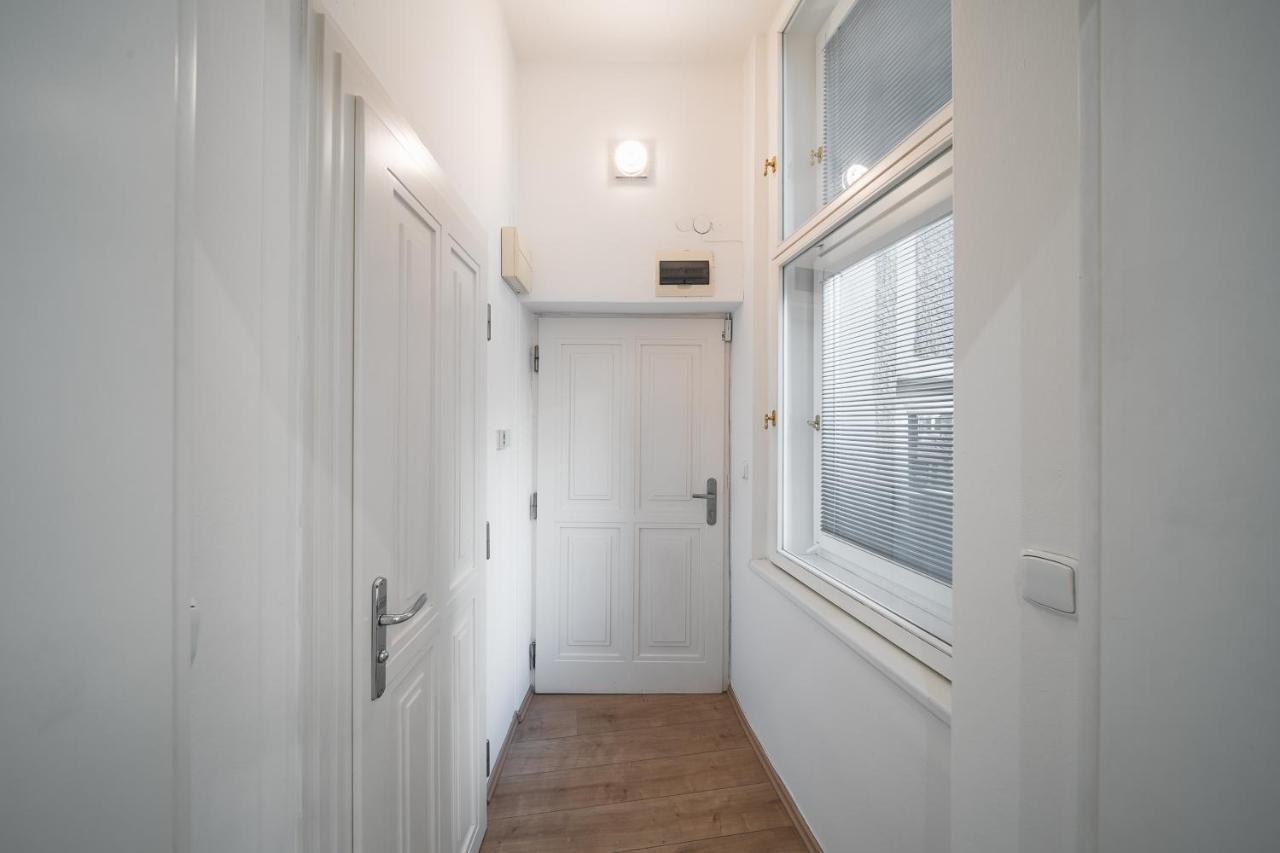 Josefov Riverside Apartment Prag