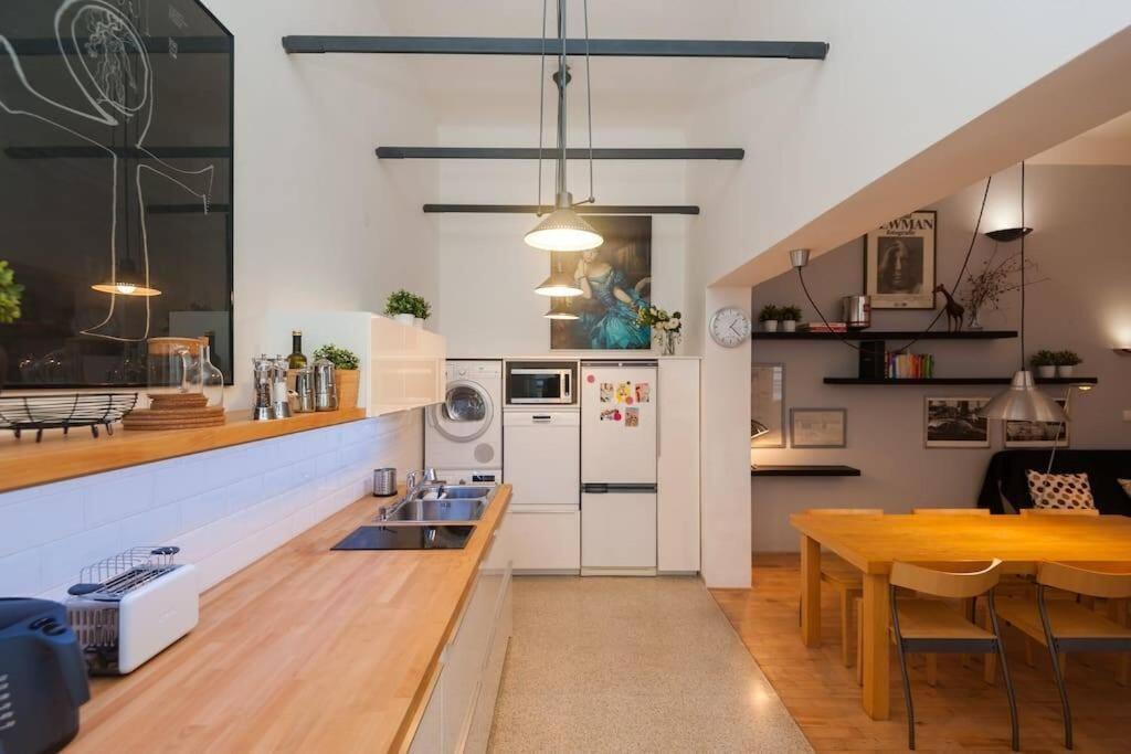 Charming Vodickova Apartment Prag