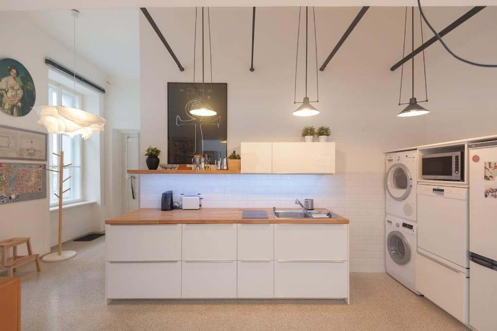 Charming Vodickova Apartment *