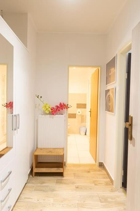 Cozy Basement Flat, Skyshowtime, 3 Minutes To Center Apartment