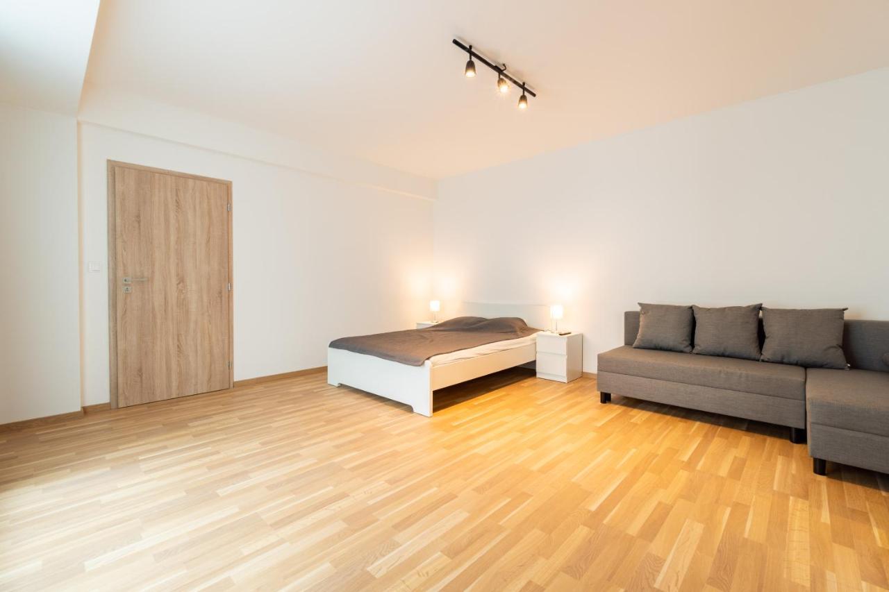 Brand New Two #26 With Free Secure Parking Close To Center Apartment *