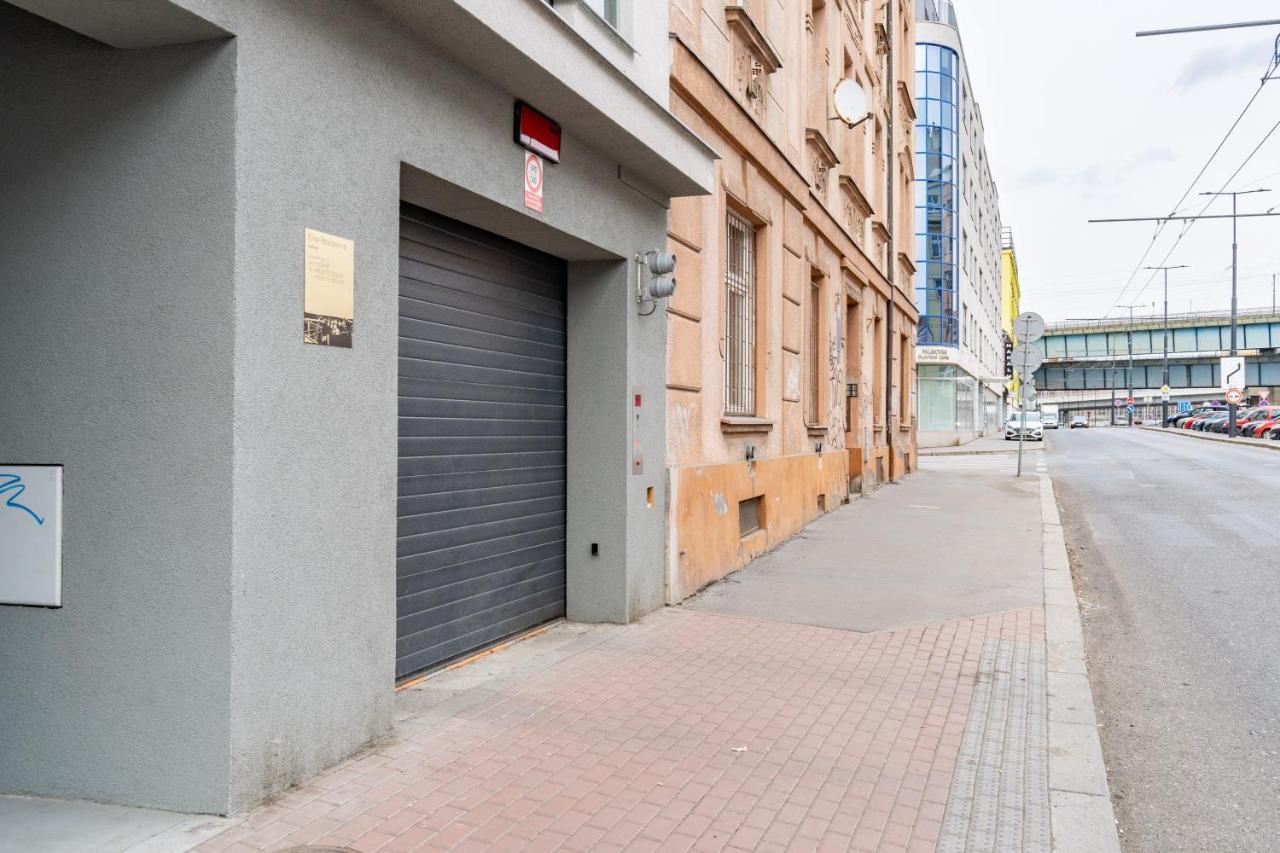 Brand New Two #26 With Free Secure Parking Close To Center