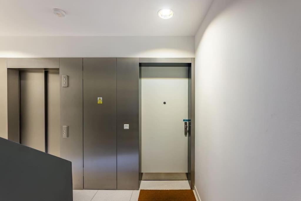 Modern Spacious Flat With A Terrace And A Parking * Prague