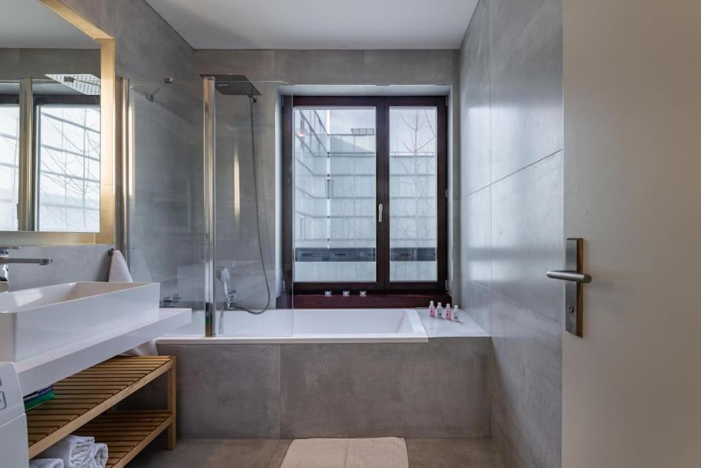 Modern Spacious Flat With A Terrace And A Parking Prague