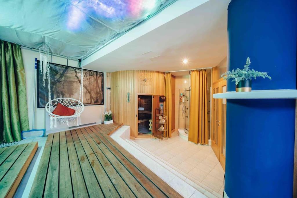 Unique With Private Pool, Cinema, * Prag