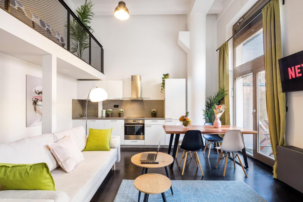 Lägenhet Duplex With 3 Bedrooms Prag