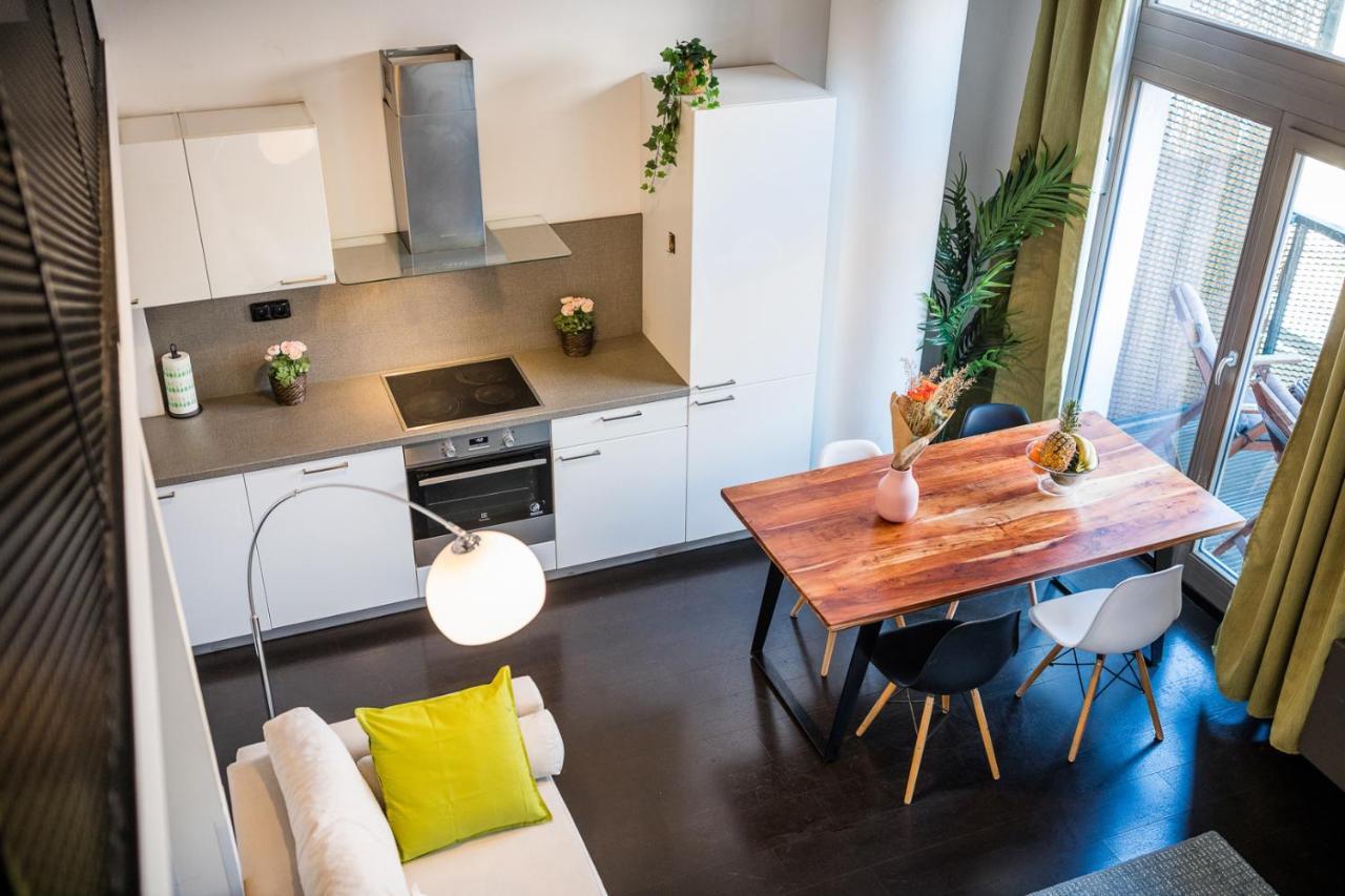 Duplex With 3 Bedrooms Lägenhet Prag