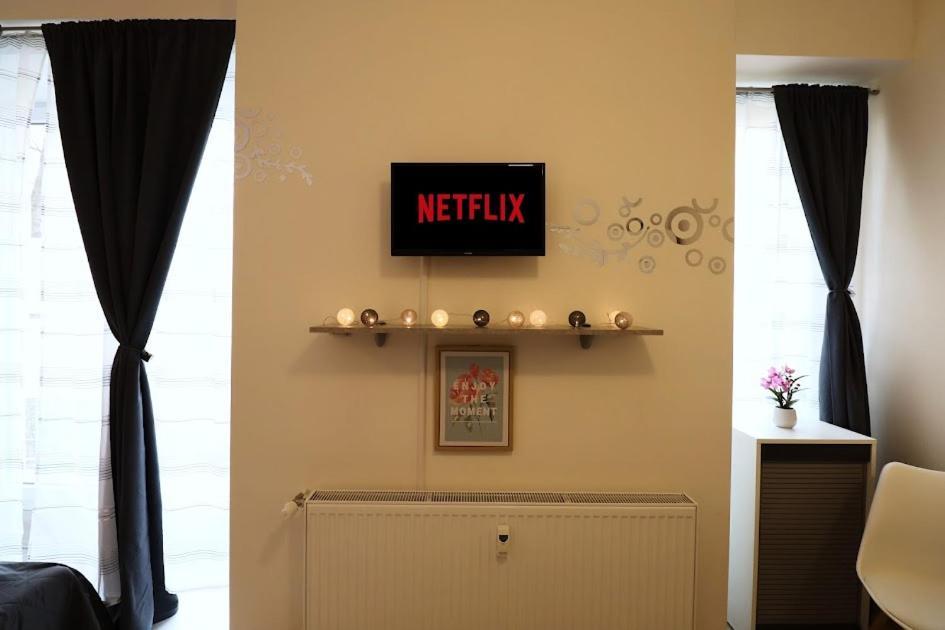 Cosy Studio, 15min To Old Centre, Self-check In, Free Wifi, Welcome Drink! * Praha
