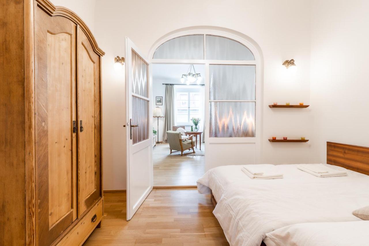 Charming In Lesser Town Apartment *