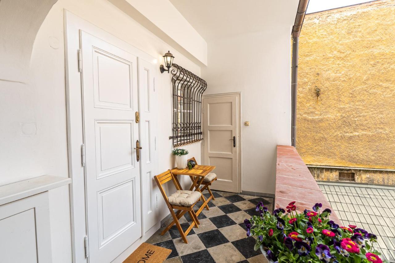 Apartment Charming In Lesser Town *