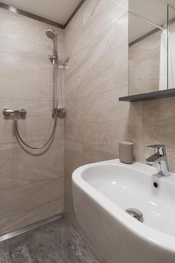 Days - Modern - 7 Min Wenceslas Square Apartment *