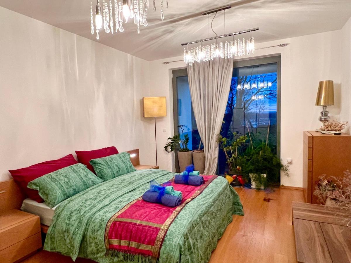 Rum i privatbostad Romantic Stay Overlooking Prague