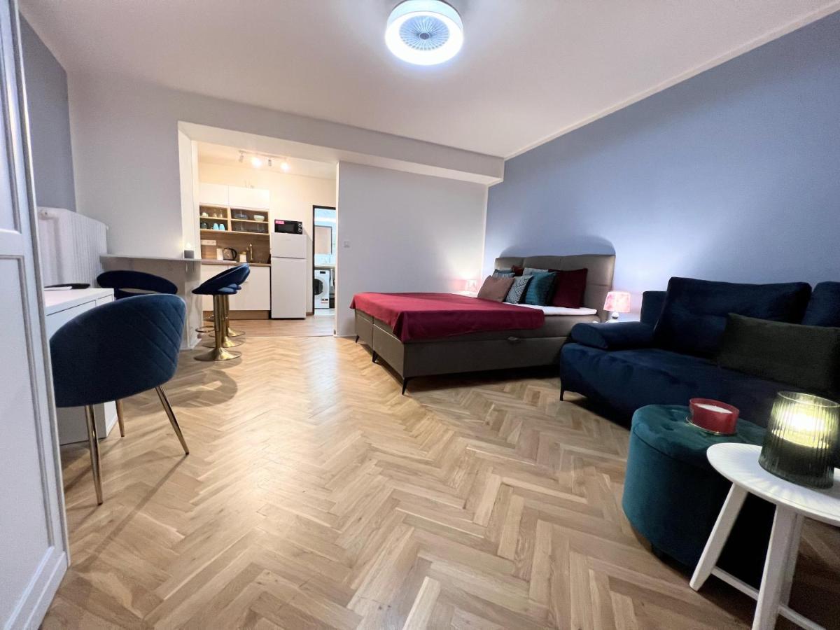 Quiet & Cozy Apartment/ Balcony / Popular Location * Prag