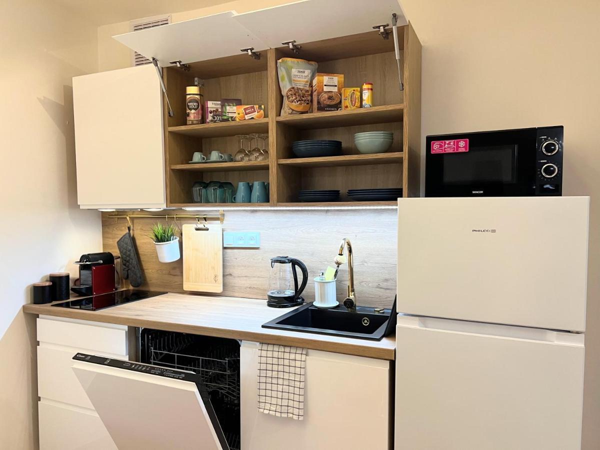 Quiet & Cozy Apartment/ Balcony / Popular Location * Prag