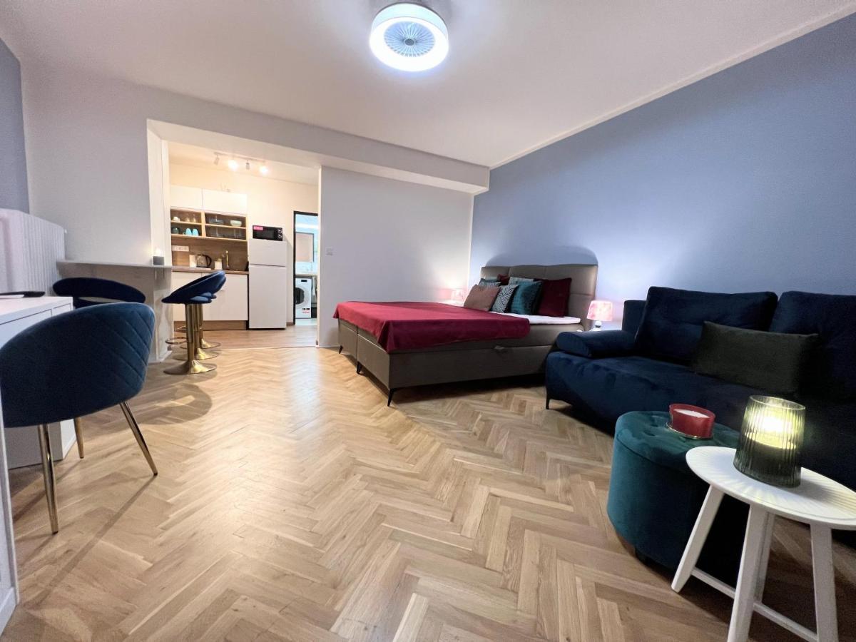 Quiet & Cozy Apartment/ Balcony / Popular Location Lejlighed *