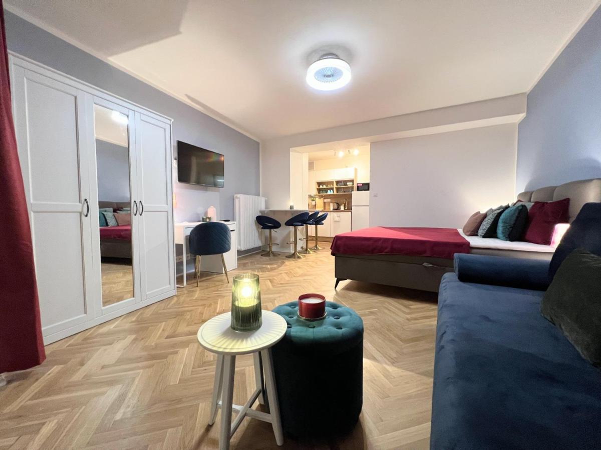 Quiet & Cozy Apartment/ Balcony / Popular Location Prag
