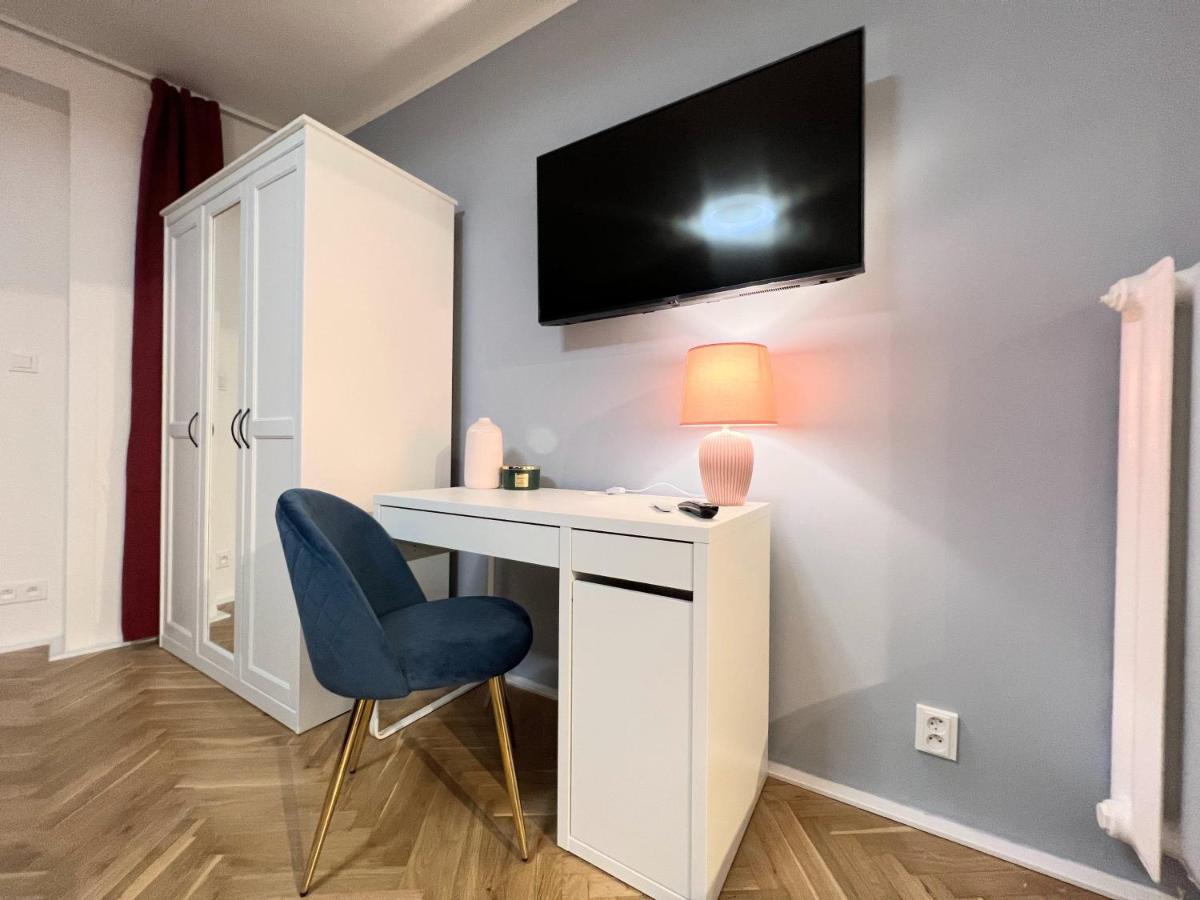 Quiet & Cozy Apartment/ Balcony / Popular Location Lejlighed Prag