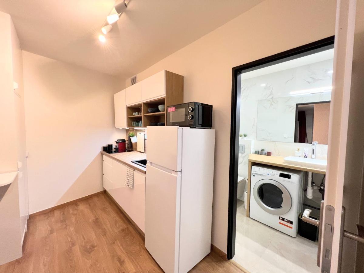 Lejlighed Quiet & Cozy Apartment/ Balcony / Popular Location *