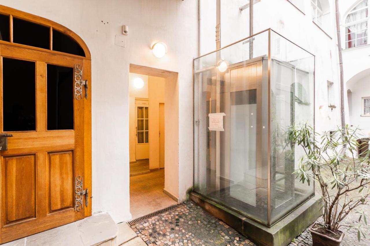 Charming In Lesser Town Apartment Prag