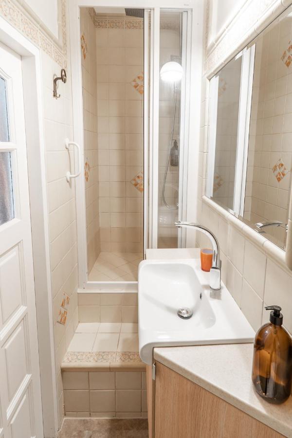 Charming In Lesser Town Apartment *