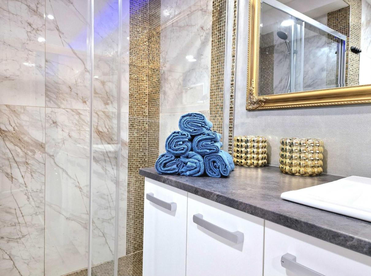 Wellness Gold With Private Sauna & Jacuzzi Apartment *
