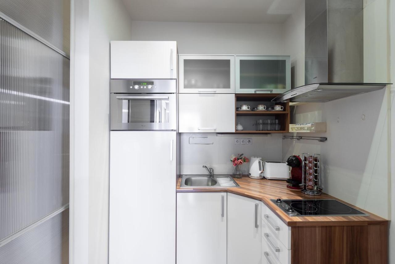 10 Min City Centre 5 People Apartment, Free Coffee *