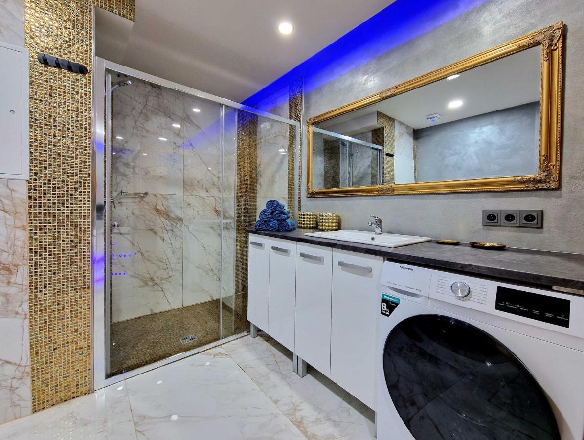 Wellness Gold With Private Sauna & Jacuzzi Apartment Prag